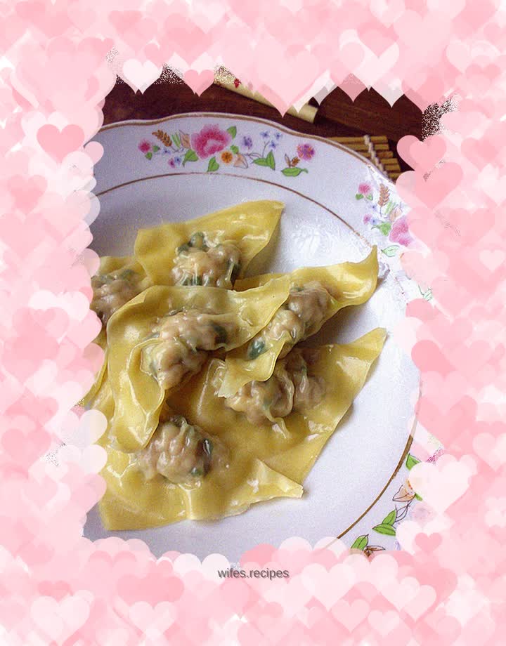 Steamed wontons with fresh water chestnut meat