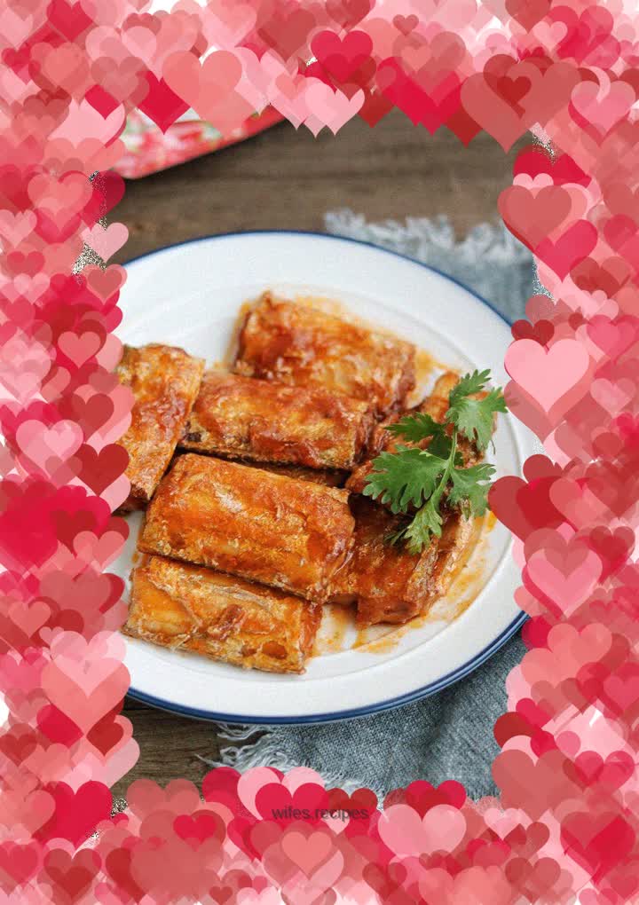 Hairtail fish in tomato sauce