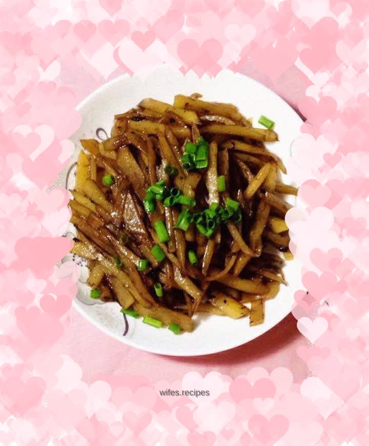 Stir-fried shredded potatoes with olives