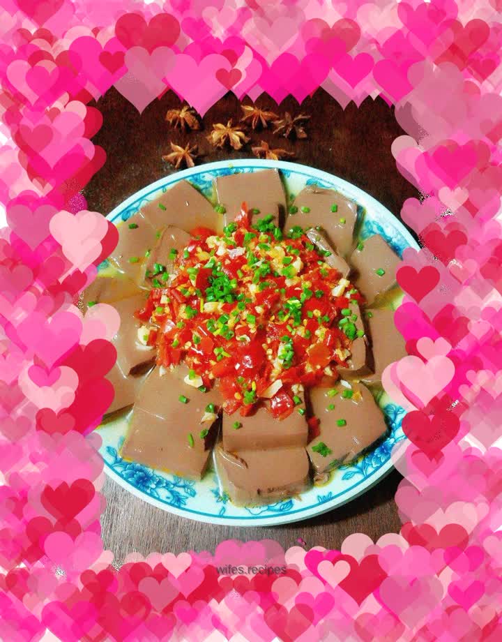 Steamed duck blood with chopped pepper