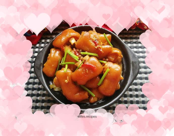 Braised pork trotters