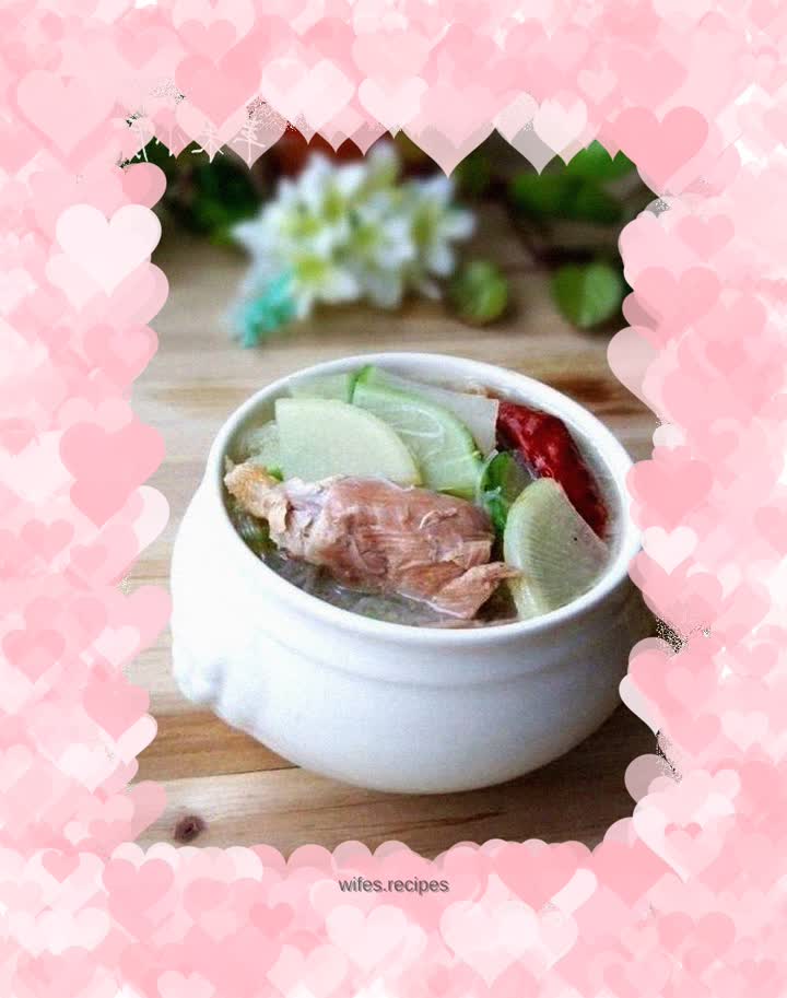 Roast duck soup with radish vermicelli