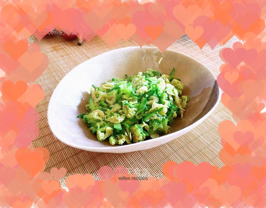 Egg and cucumber shreds