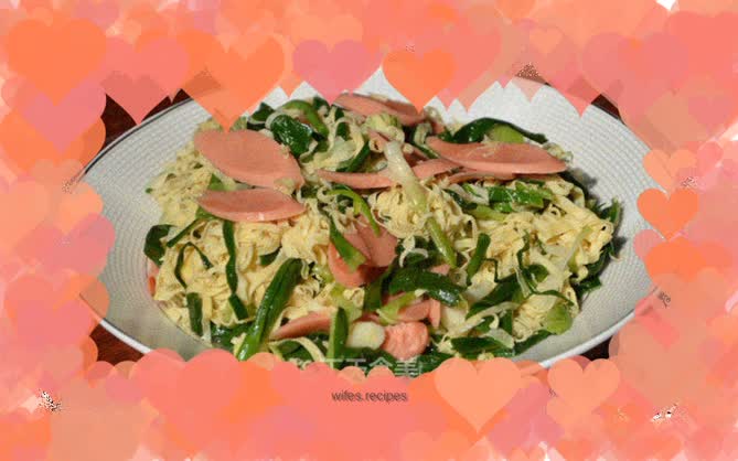 Dried and shredded garlic sprouts