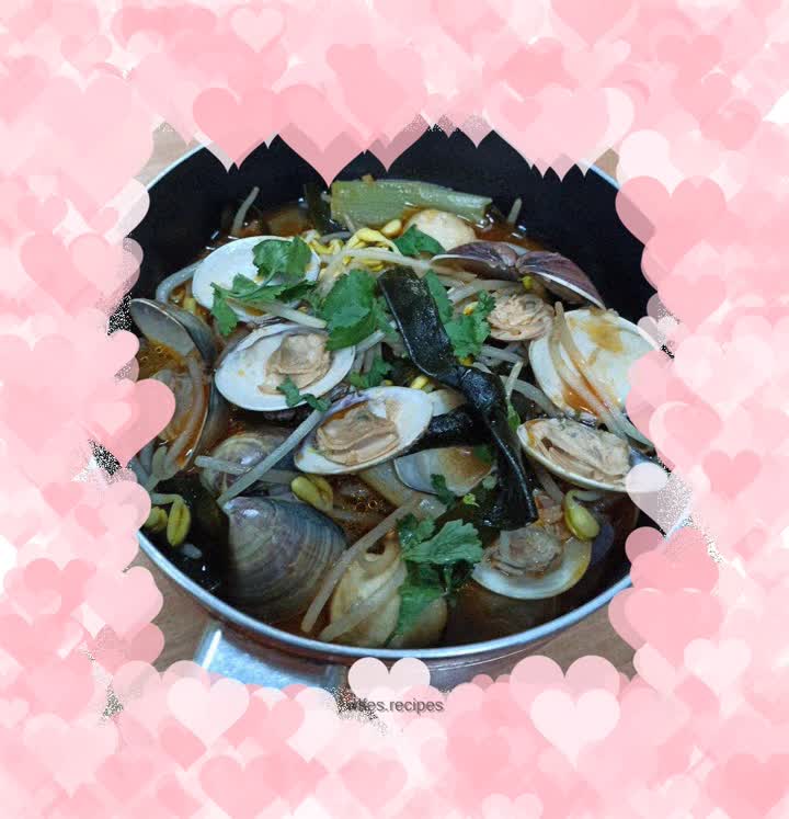 Stewed clams with kelp and bean sprouts