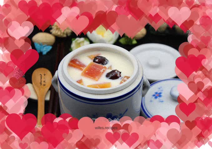 Papaya and red dates stewed in milk