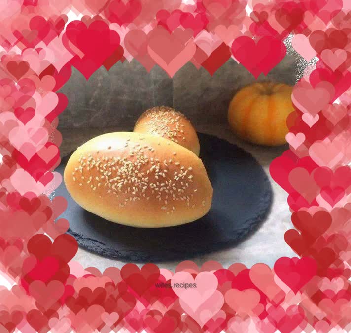 Pork floss buns with salad dressing