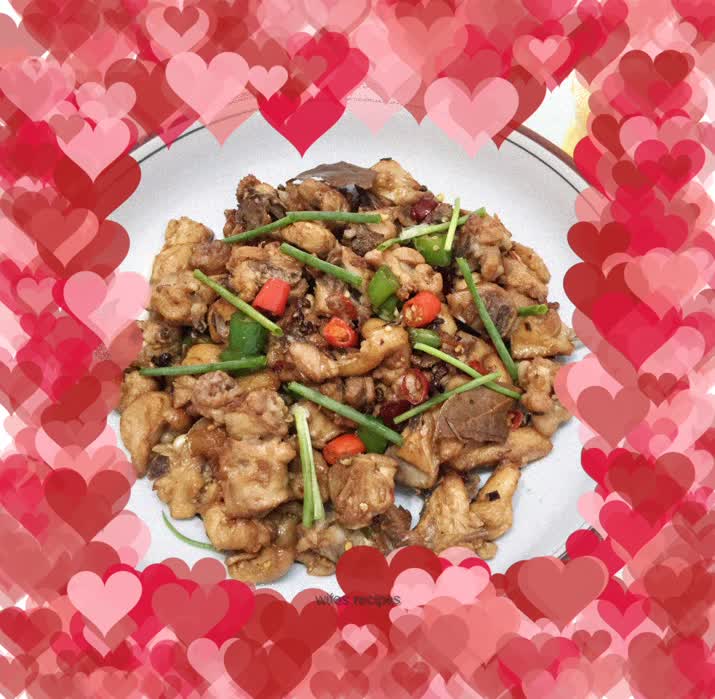 Stir-fried little rooster with millet and pepper