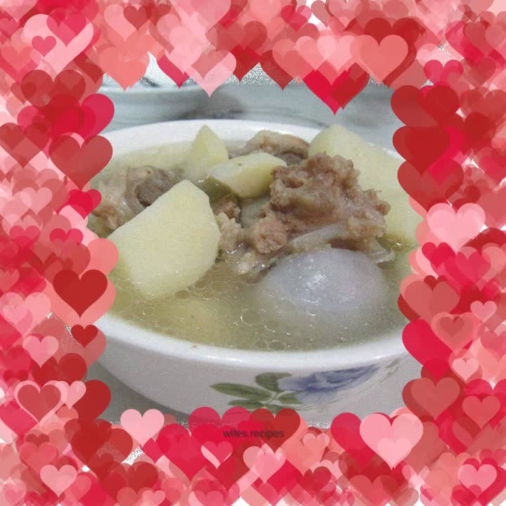 Pork bone stewed with potatoes