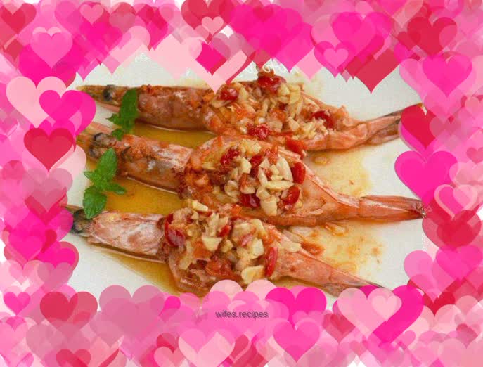 Open-back shrimp with chopped pepper and garlic paste
