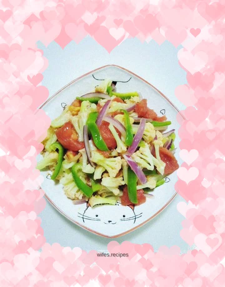 Stir-fried cauliflower with tomatoes and onions