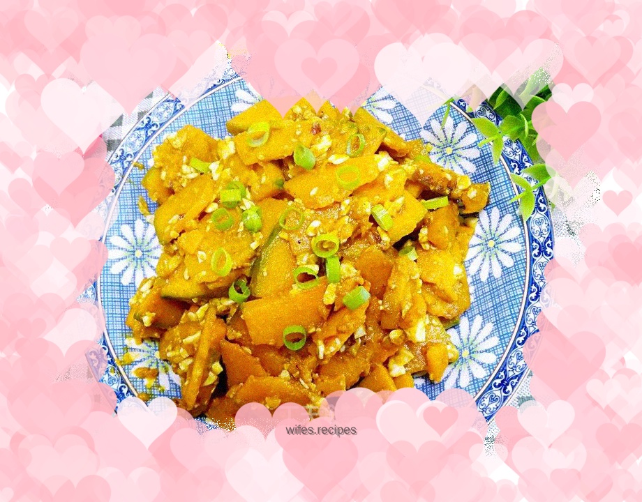 Fried pumpkin with salted duck eggs