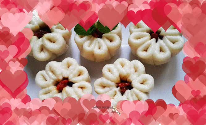 Purple sweet potato and chrysanthemum buns