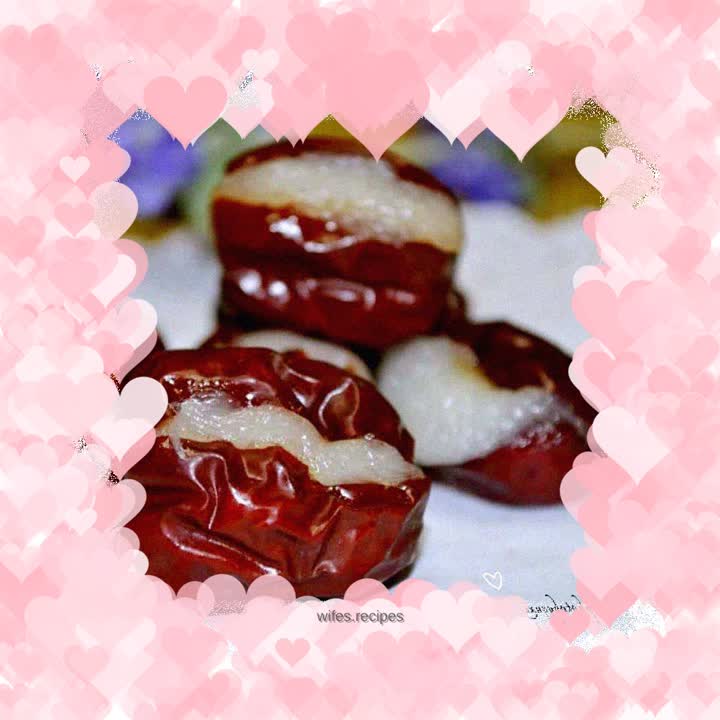 New Year’s dessert of glutinous rice and red dates with a smile