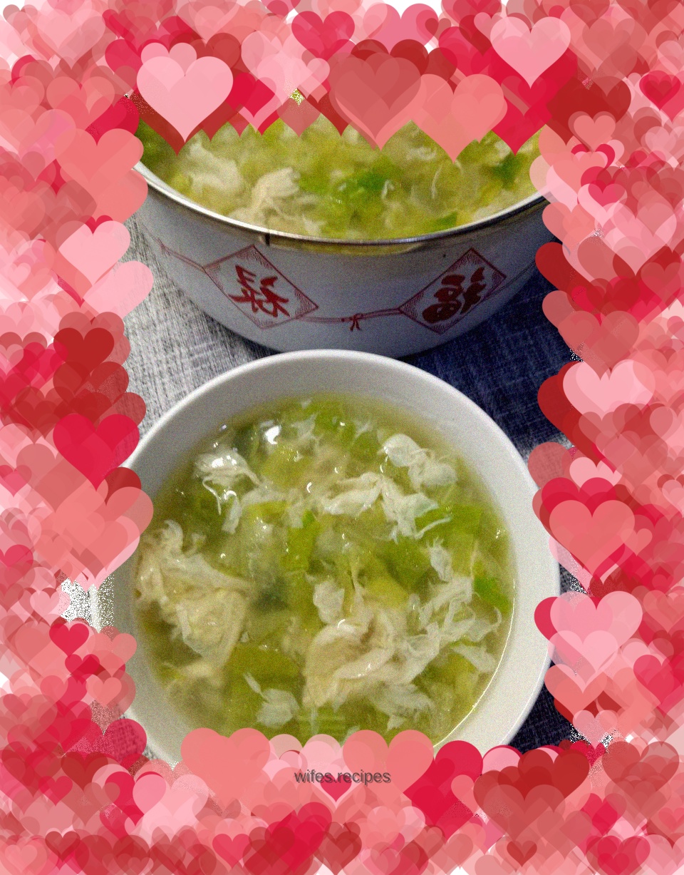 Lettuce leaf and egg soup