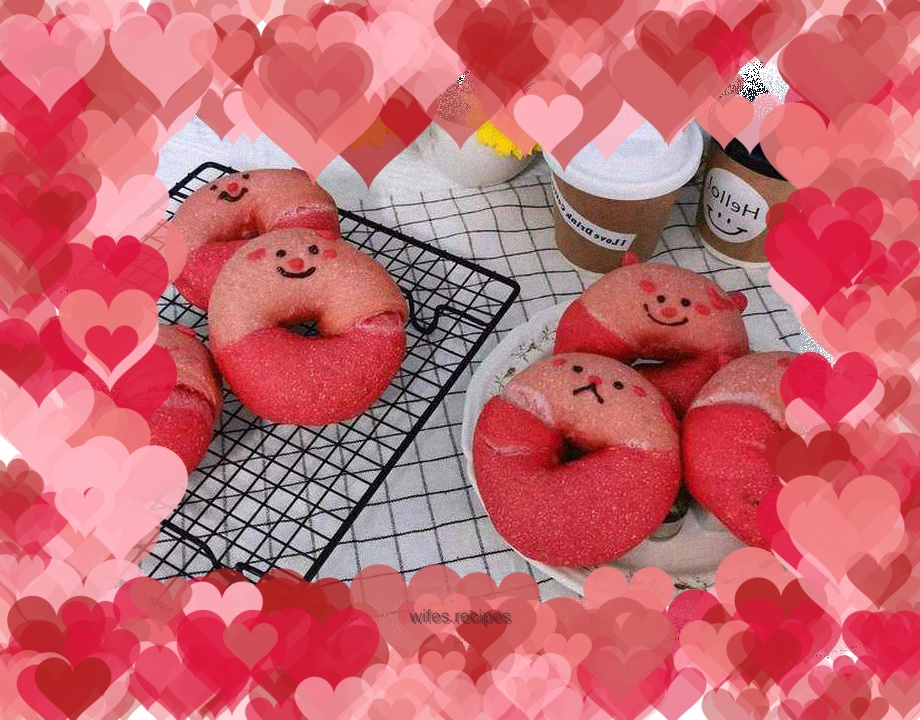 Two-color cranberry cheese bagel