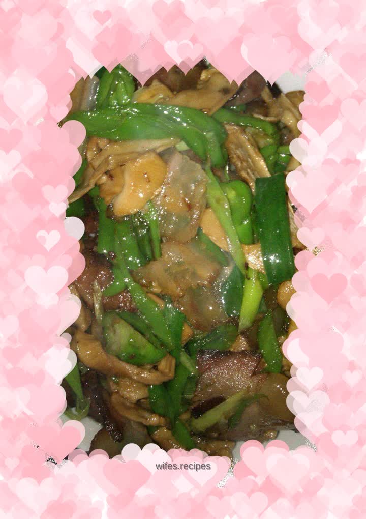 Stir-fried bacon with garlic sprouts