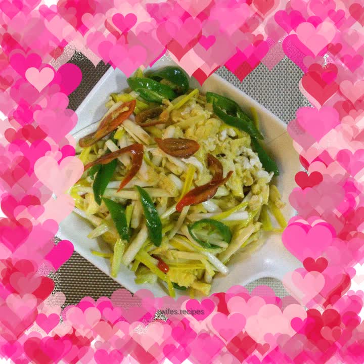 Fried peppers, eggs and garlic