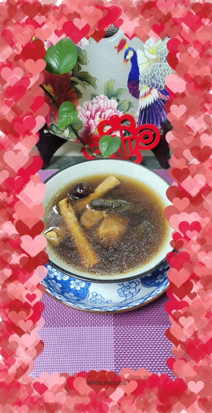 Morinda Eucommia Achyranthes and Pork Bone Soup