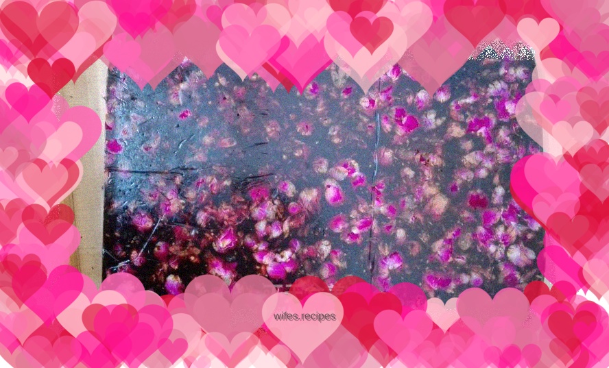 Rose donkey hide gelatin cake