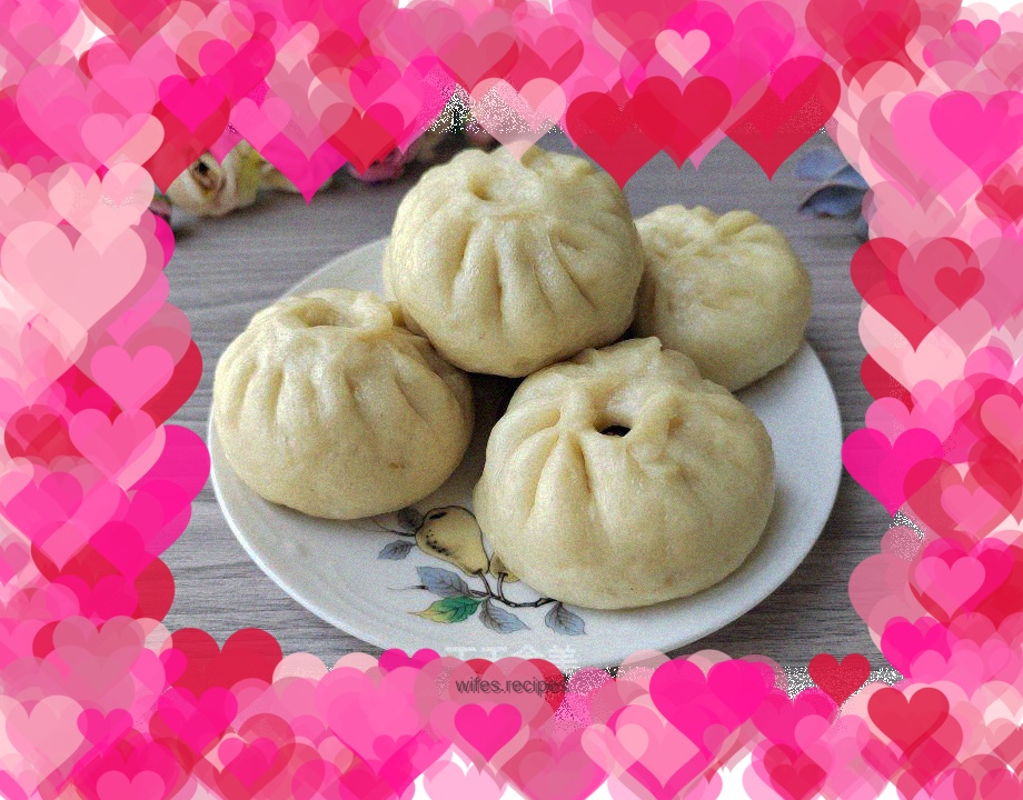 Fresh meat and cowpea buns