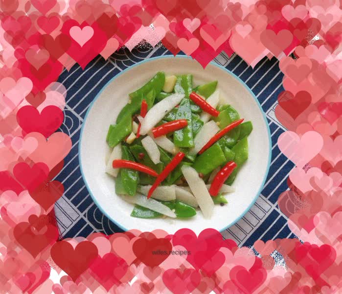 Stir-fried snow peas with millet, pepper and yam