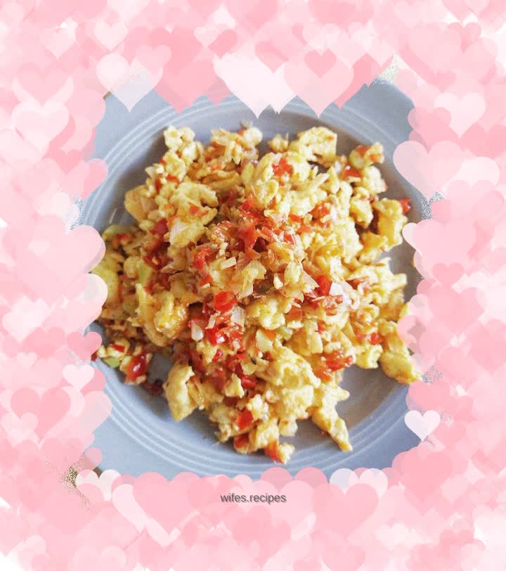 Chopped pepper eggs with rice