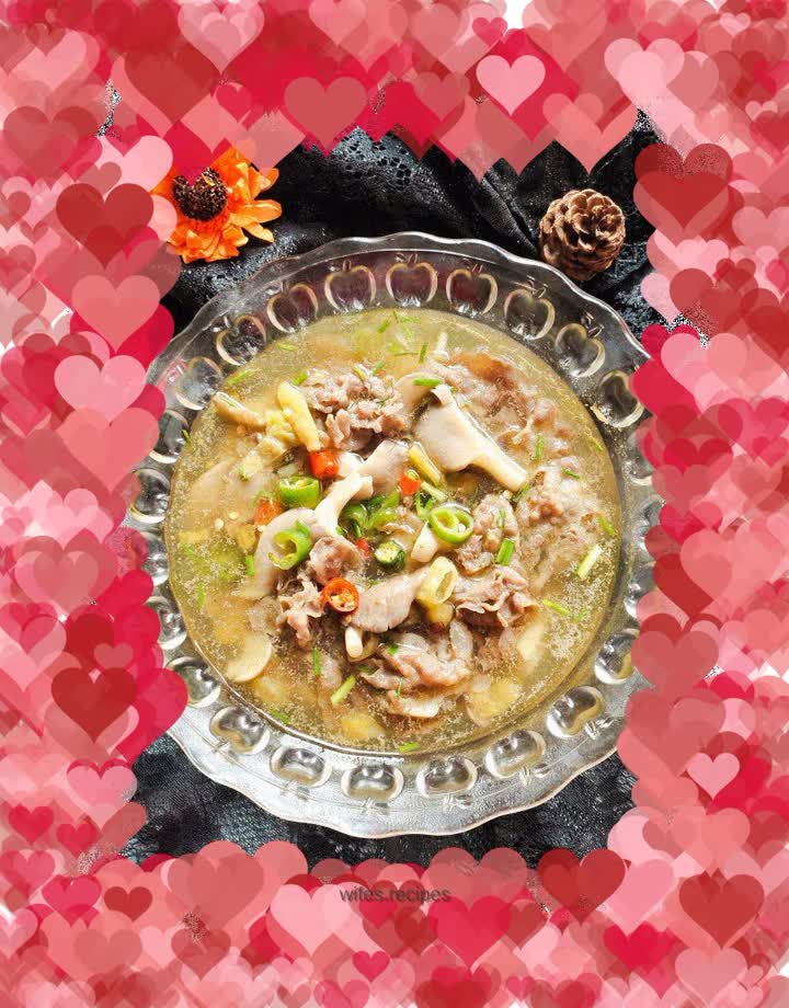 Mushroom and Fatty Beef Soup