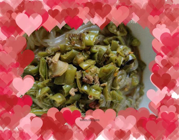 Stir-fried sweet potato noodles with chopped green pepper