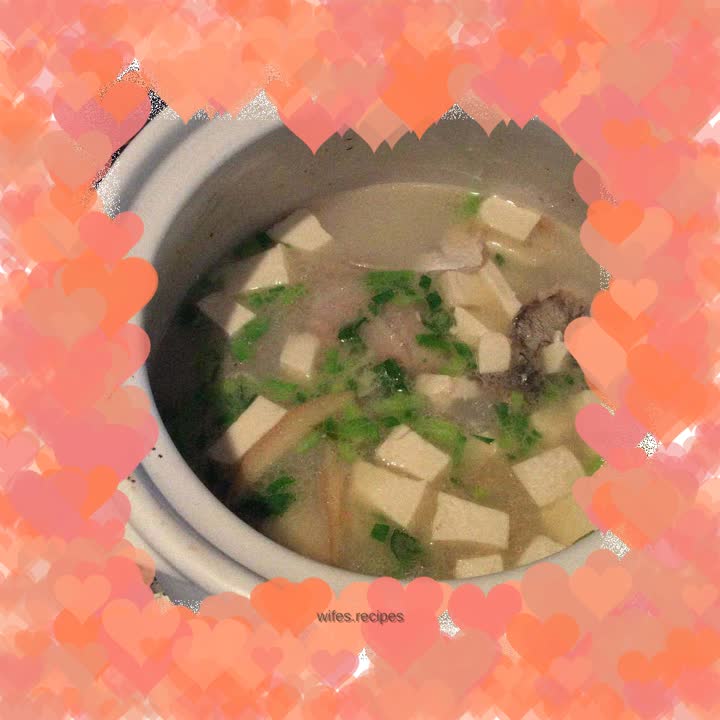 Crucian carp and tofu soup is the first choice for pregnant women and babies