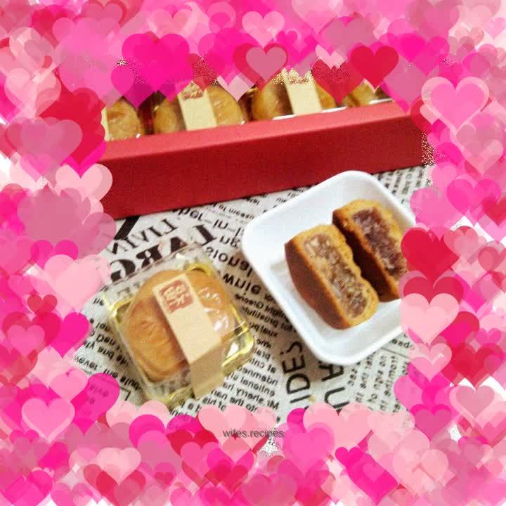 Cantonese style mooncakes