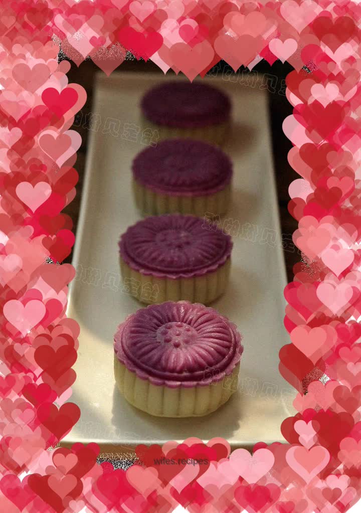 Two-color black sesame snowskin mooncake