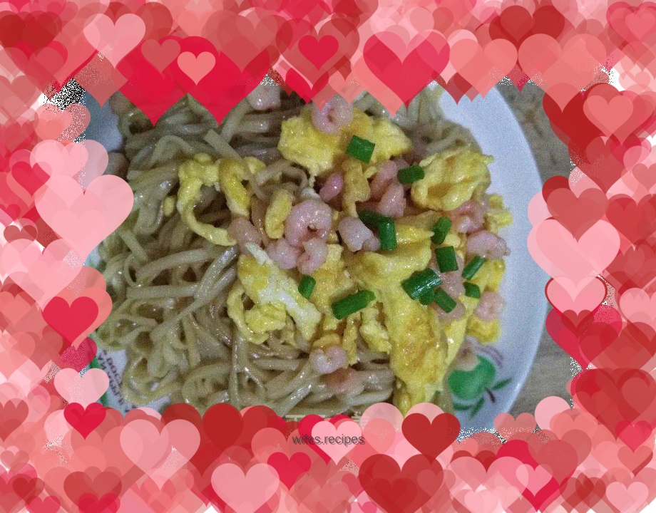 Fried noodles with shrimp and egg