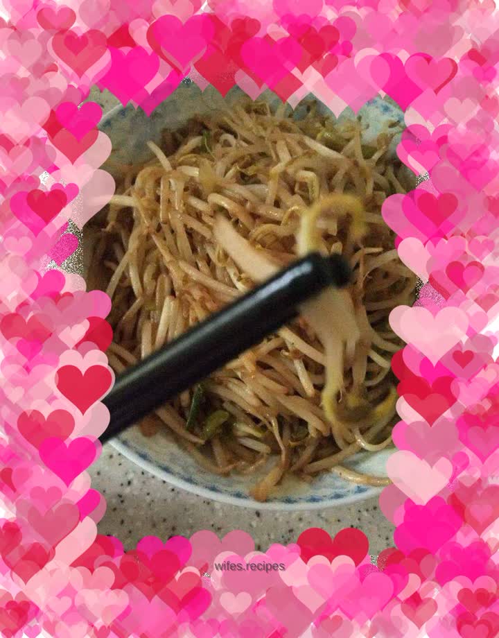 Stir-fried bean sprouts with green onions