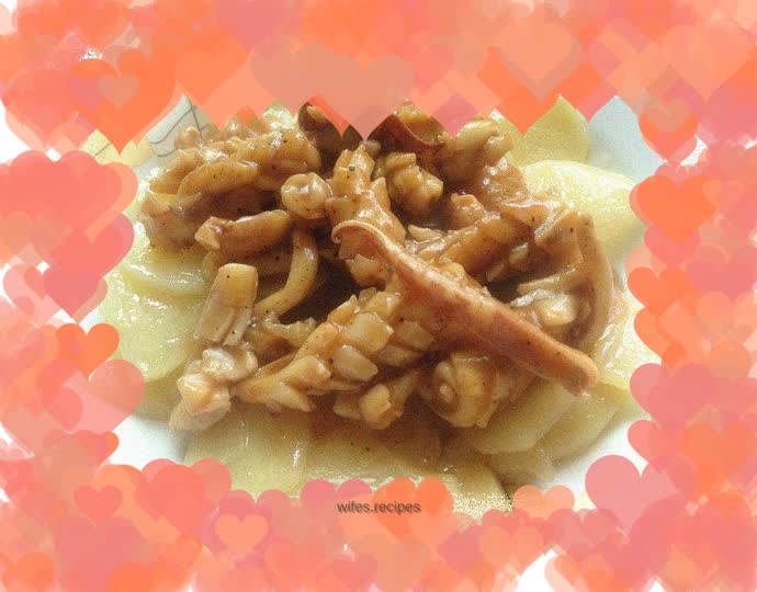 Fried squid and potatoes with black pepper sauce