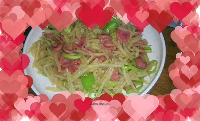 Stir-fried sausage with shredded potatoes