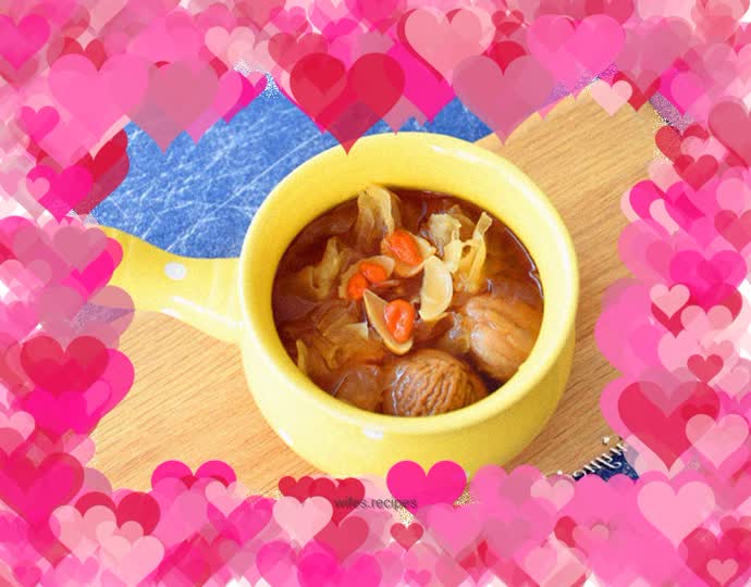 Fig, Tremella and Lily Steam Pot Sweet Soup