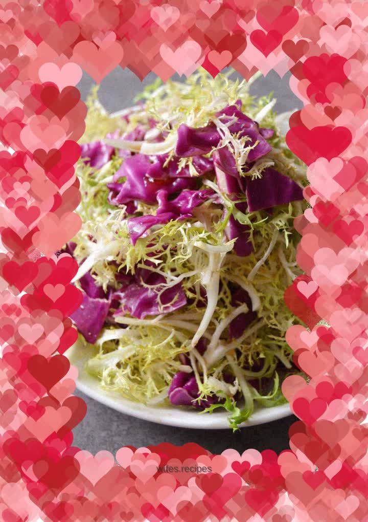 Bitter chrysanthemum mixed with purple cabbage