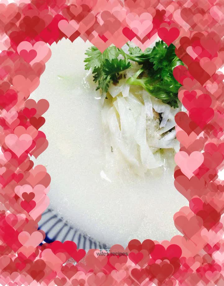 Crucian carp and white radish soup