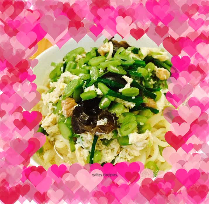 Braised noodles with beans and fungus