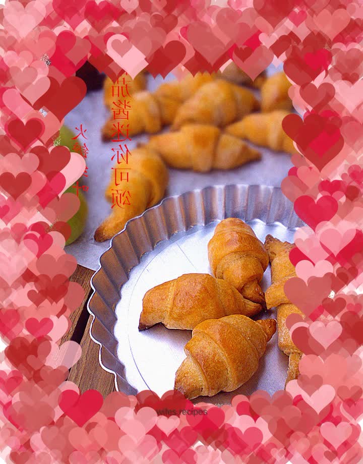 Mini Croissant with Tomato Sauce