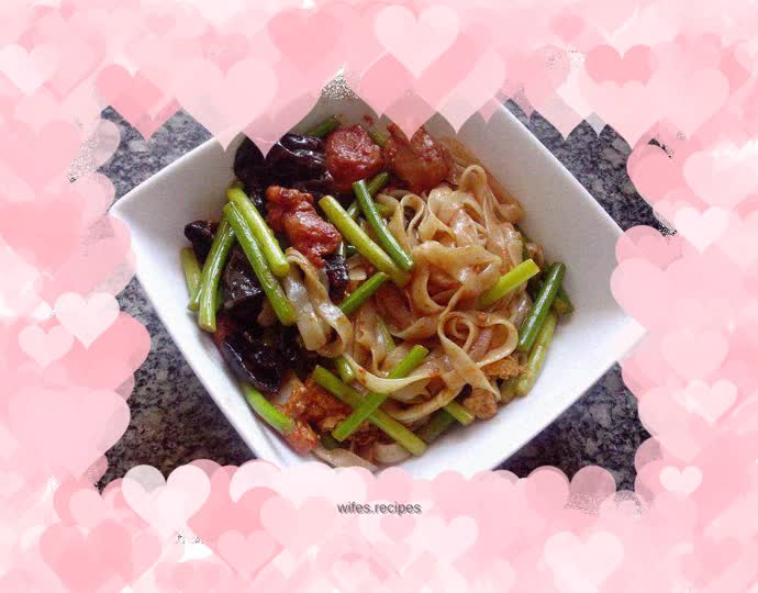 Dry fried rice noodles--Creative side dishes