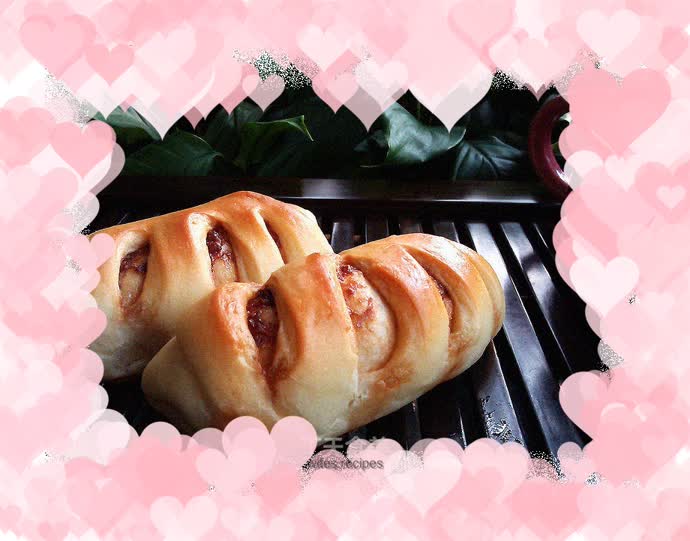 Sweet Buns with Hot Rose Sauce