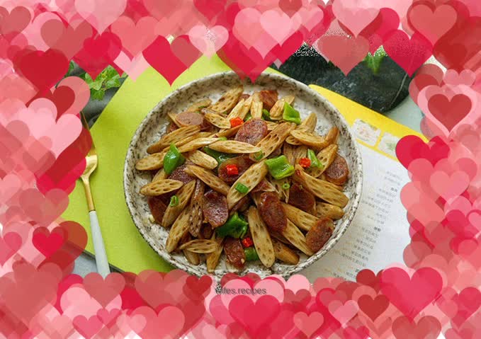 Stir-fried sausage with lotus root