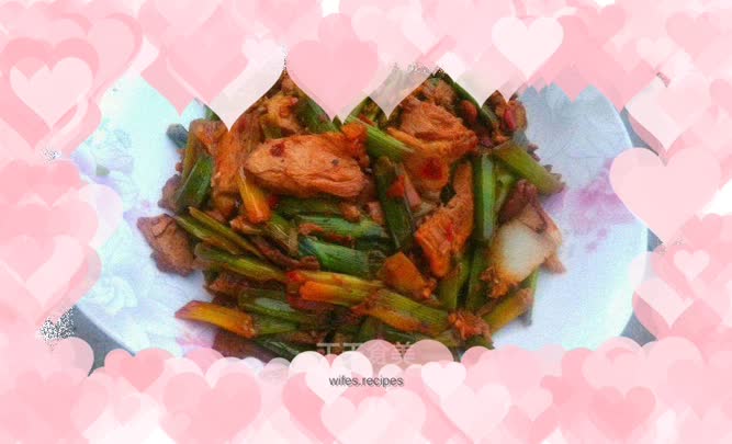 Spicy garlic sprouts stir-fried cooked meat