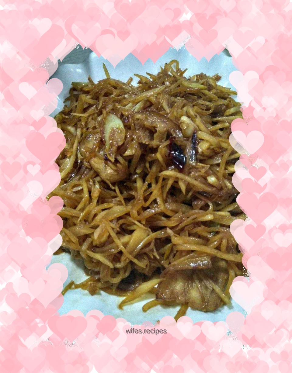 Stir-fried pork belly with shredded white radish