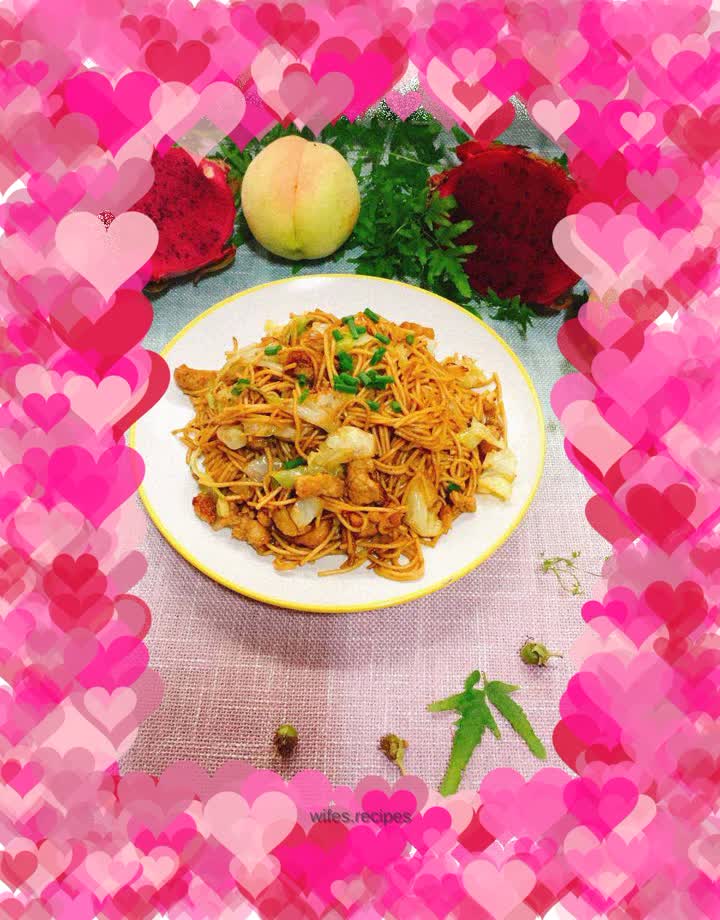 Fried noodles with shredded pork and tofu