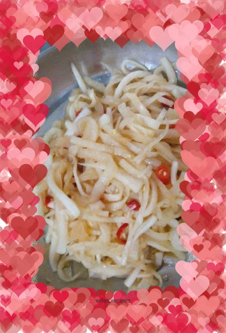Spicy and sour shredded radish