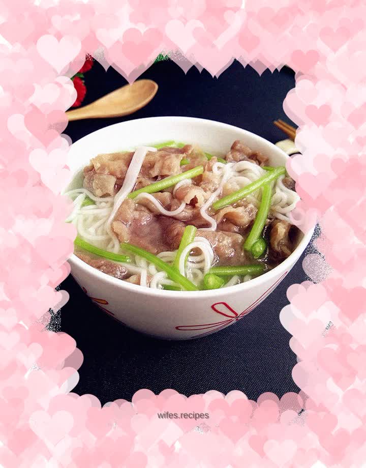 Fatty beef and chrysanthemum soup noodles