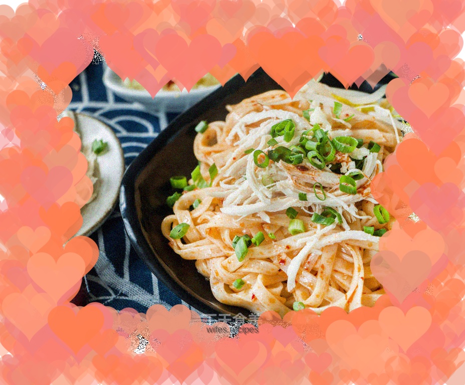 My favorite cold shredded chicken noodles during summer lunch time